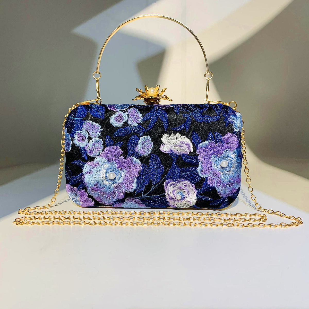 Embroidered handmade beaded Evening Bag Retro Pearl Banquet Evening Bag for women