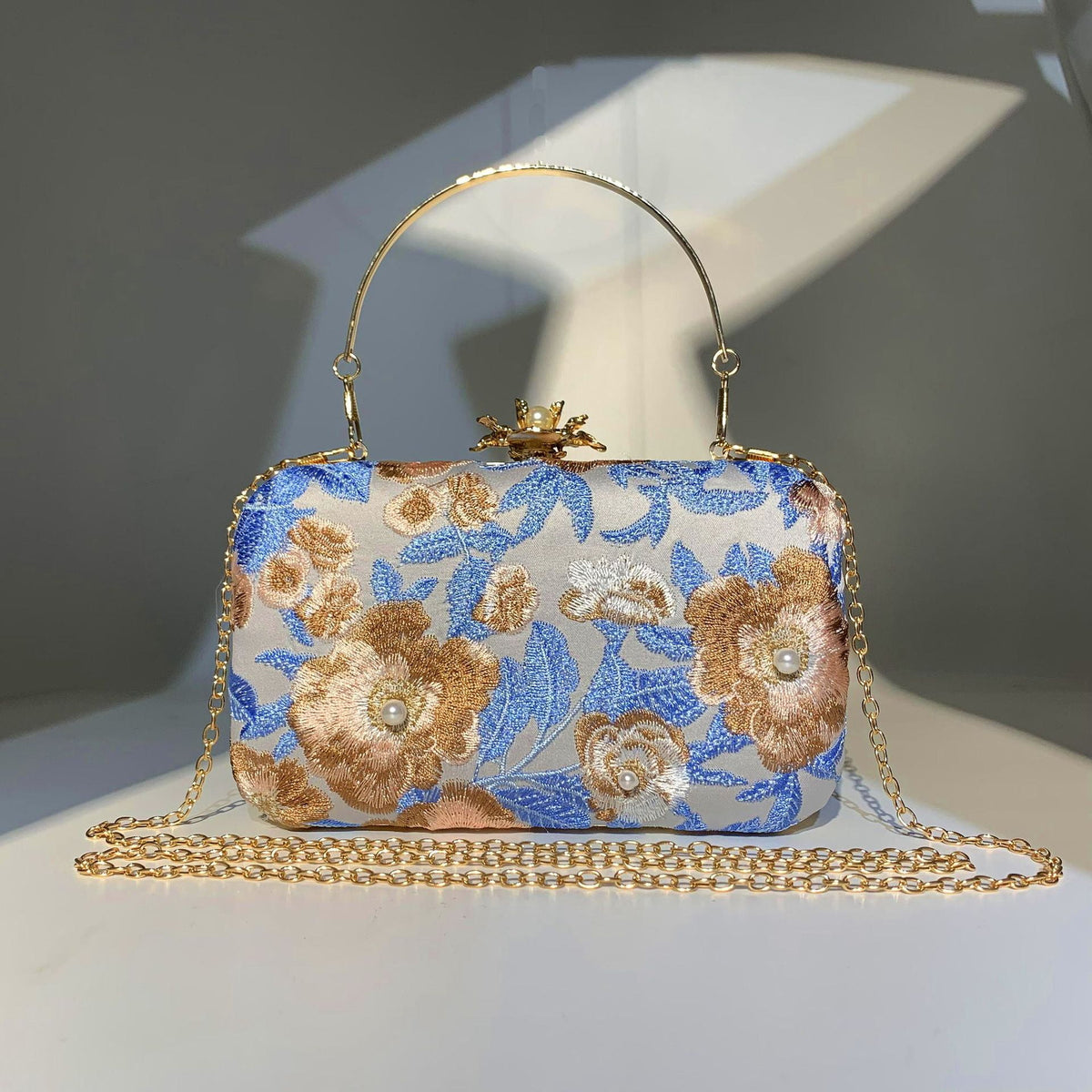 Embroidered handmade beaded Evening Bag Retro Pearl Banquet Evening Bag for women