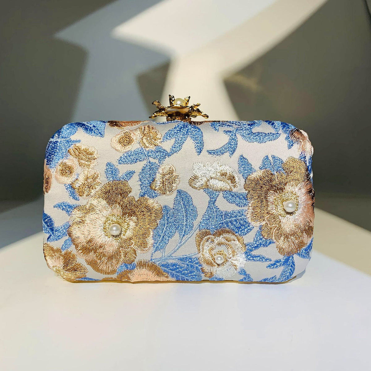 Embroidered handmade beaded Evening Bag Retro Pearl Banquet Evening Bag for women