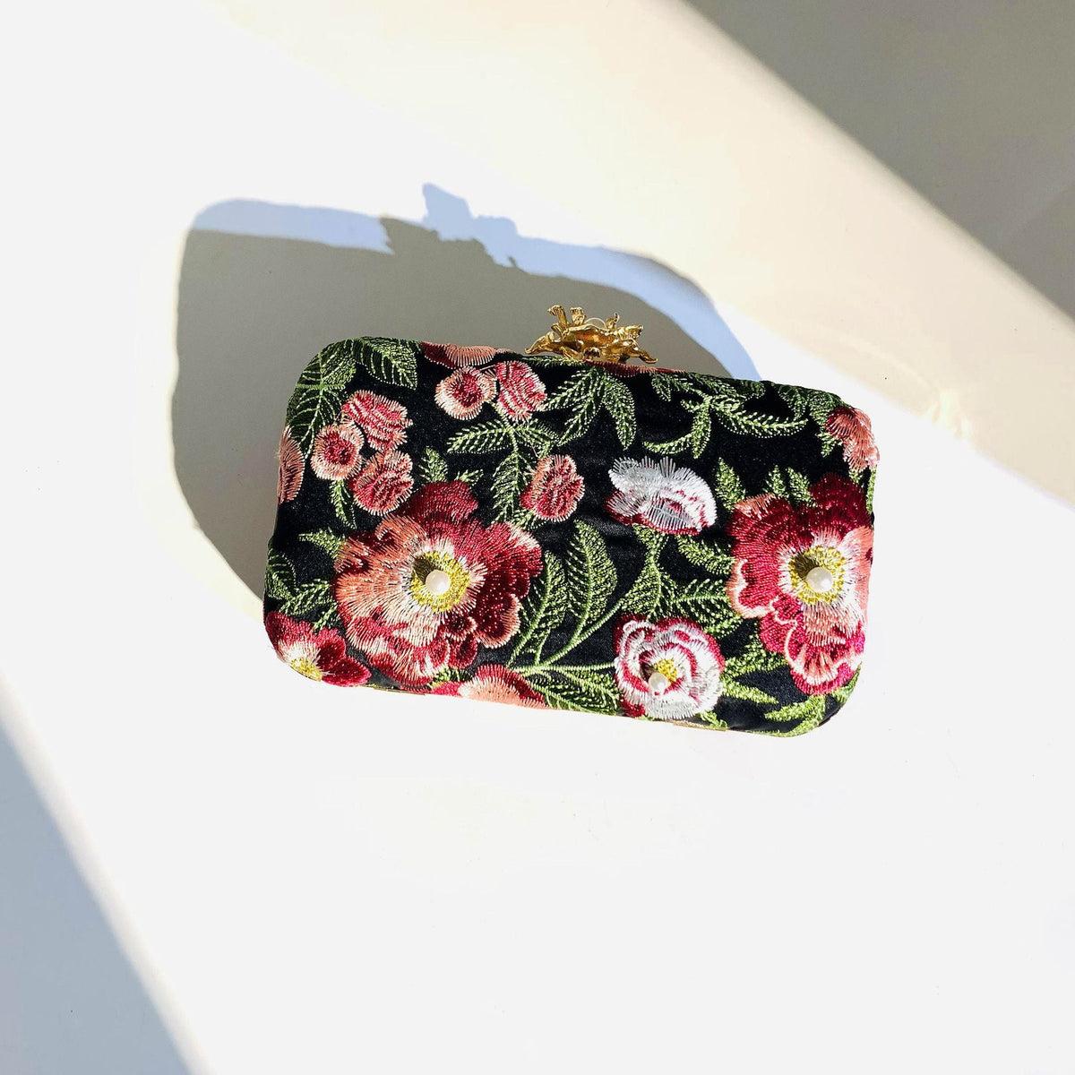 Embroidered handmade beaded Evening Bag Retro Pearl Banquet Evening Bag for women