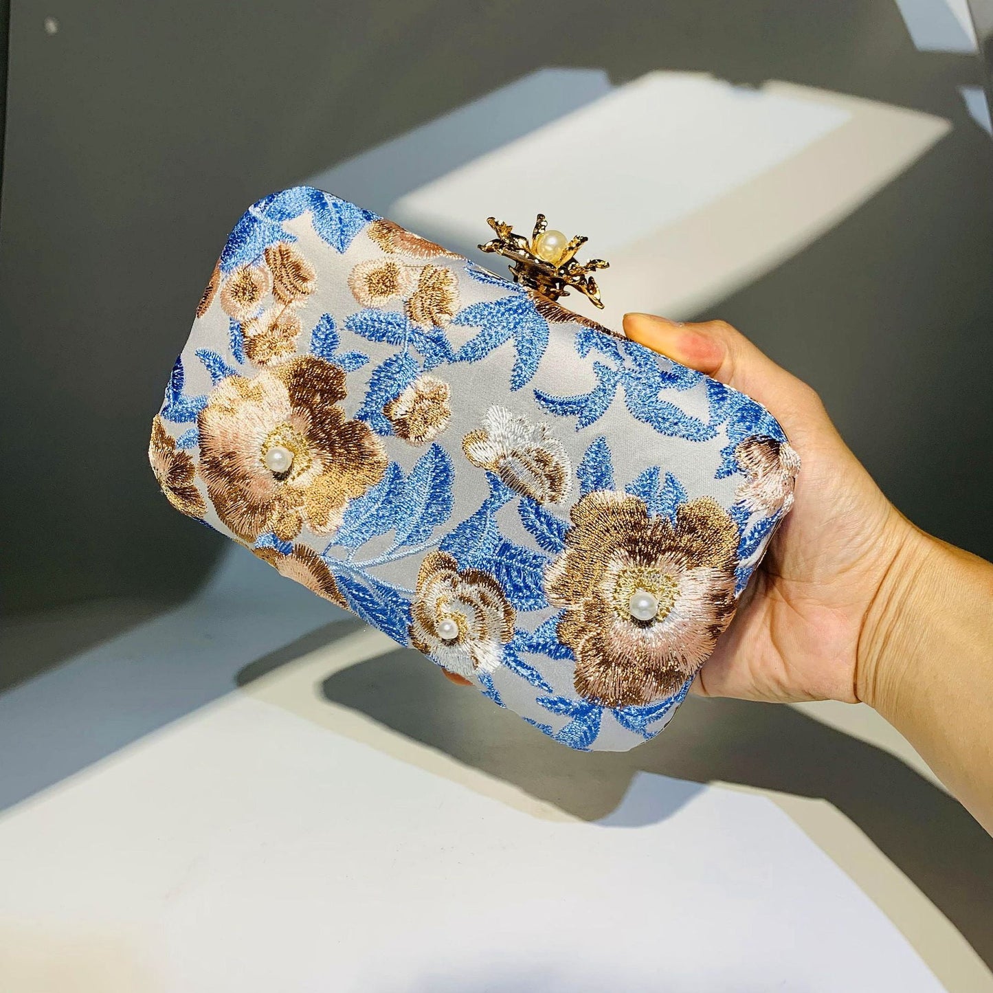 Embroidered handmade beaded Evening Bag Retro Pearl Banquet Evening Bag for women