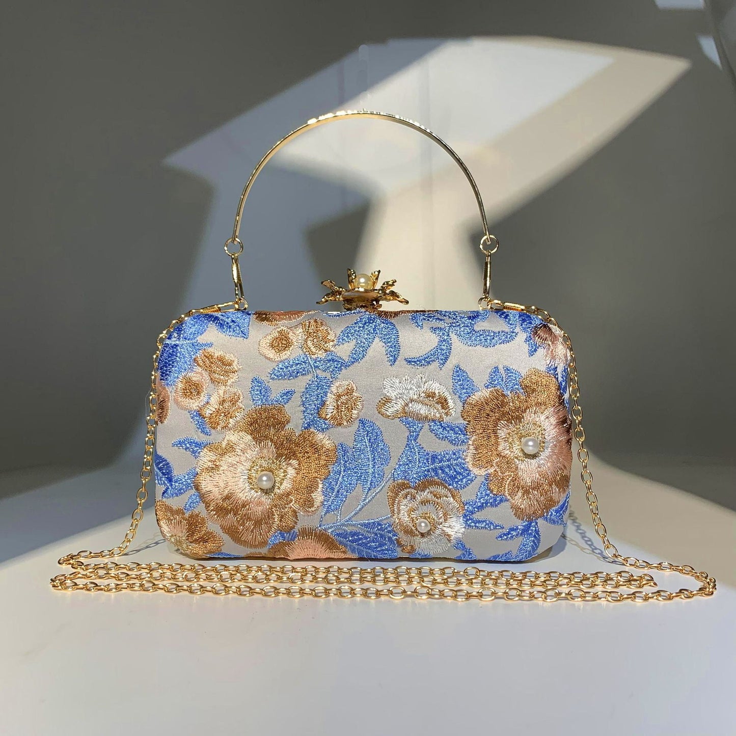 Embroidered handmade beaded Evening Bag Retro Pearl Banquet Evening Bag for women