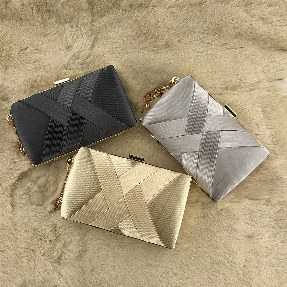 Handheld Women's Evening Clutch Bags Silk Satin Party Handbags Bridal Wedding Purses with Tassel Pendant Evening Clutch Bags