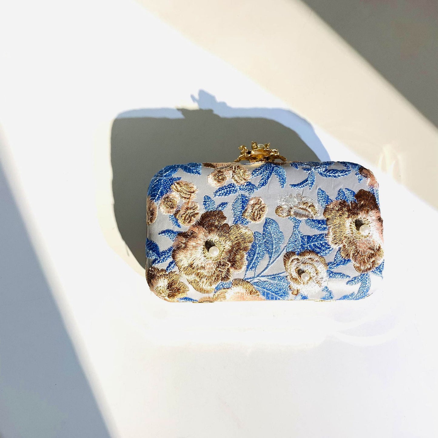 Embroidered handmade beaded Evening Bag Retro Pearl Banquet Evening Bag for women